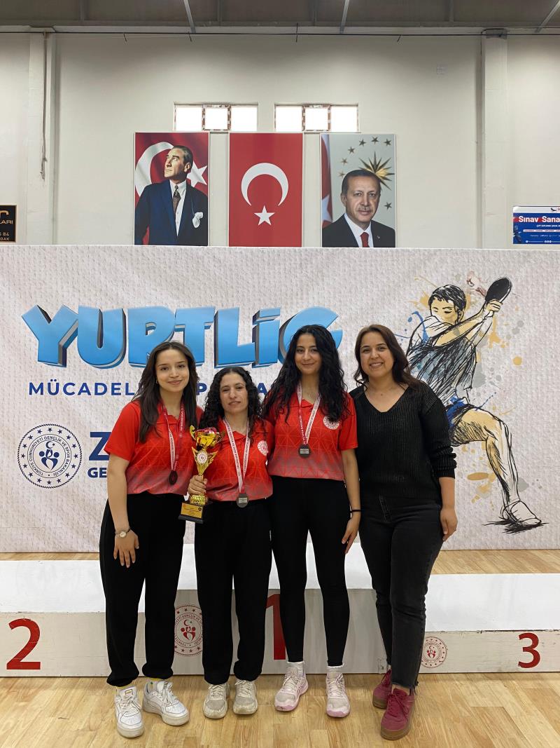 Tebrik - Öğrencilerimiz Ayşe Aksoy ve Zeynep Kaba